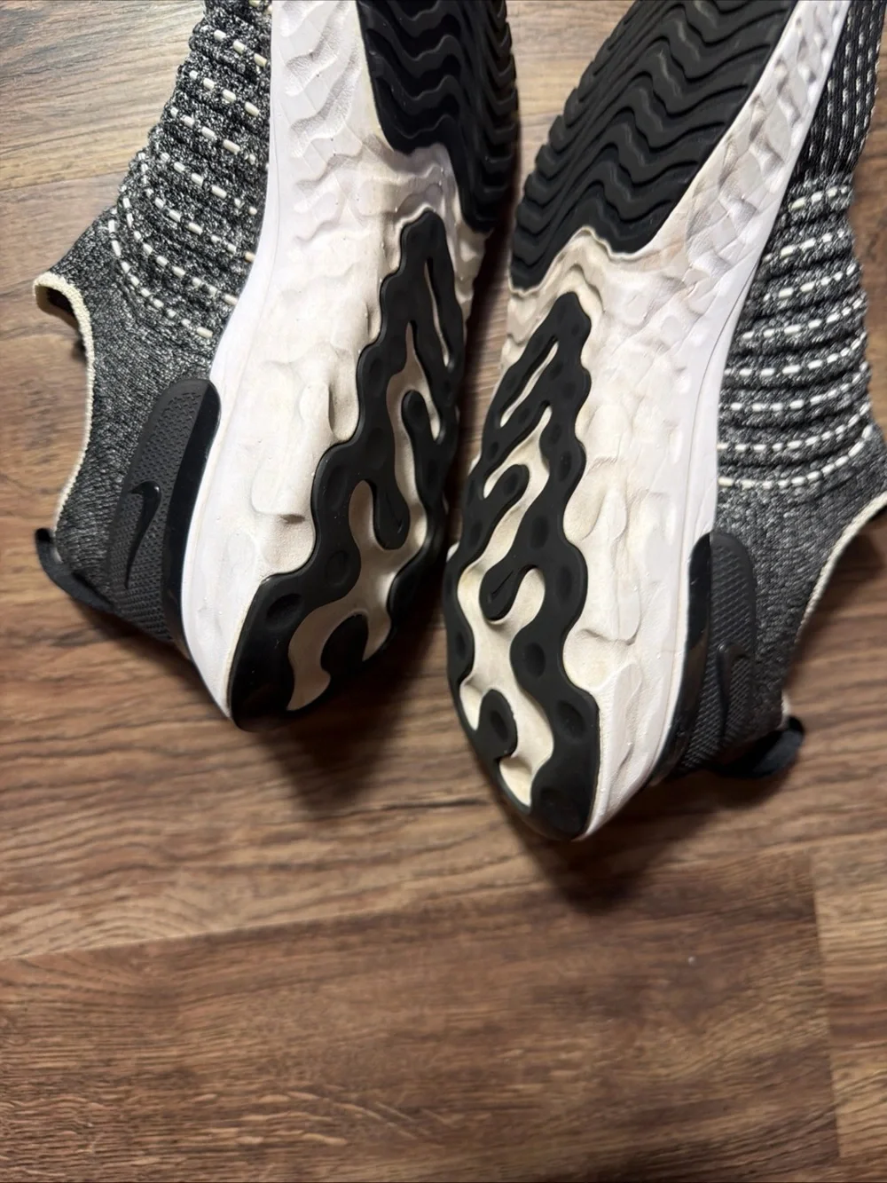 Nike React Phantom Flyknit 2 PRM Oreo Black White CJ0280-002 Sz 8 Women’s - Picture 5 of 14